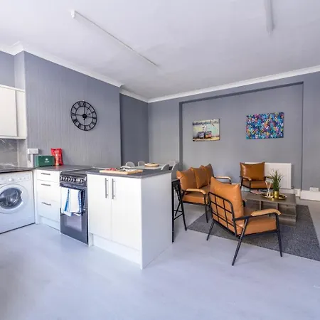 7br House, Contractors, Free Parking, Central, By Prescott Bristol